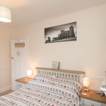 Over Esk Whitby Extérieur photo